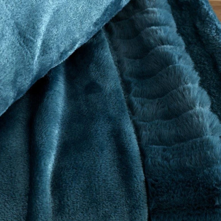 Catherine Lansfield Velvet & Fur Throw Teal 6 Catherine Lansfield Velvet & Fur Throw Teal - Image 4